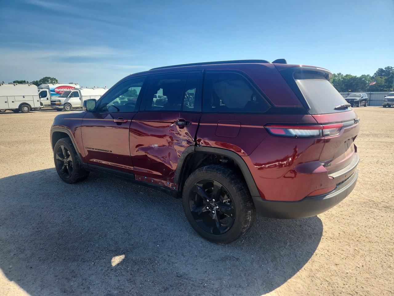 2023 JEEP GRAND CHEROKEE LAREDO photo 4