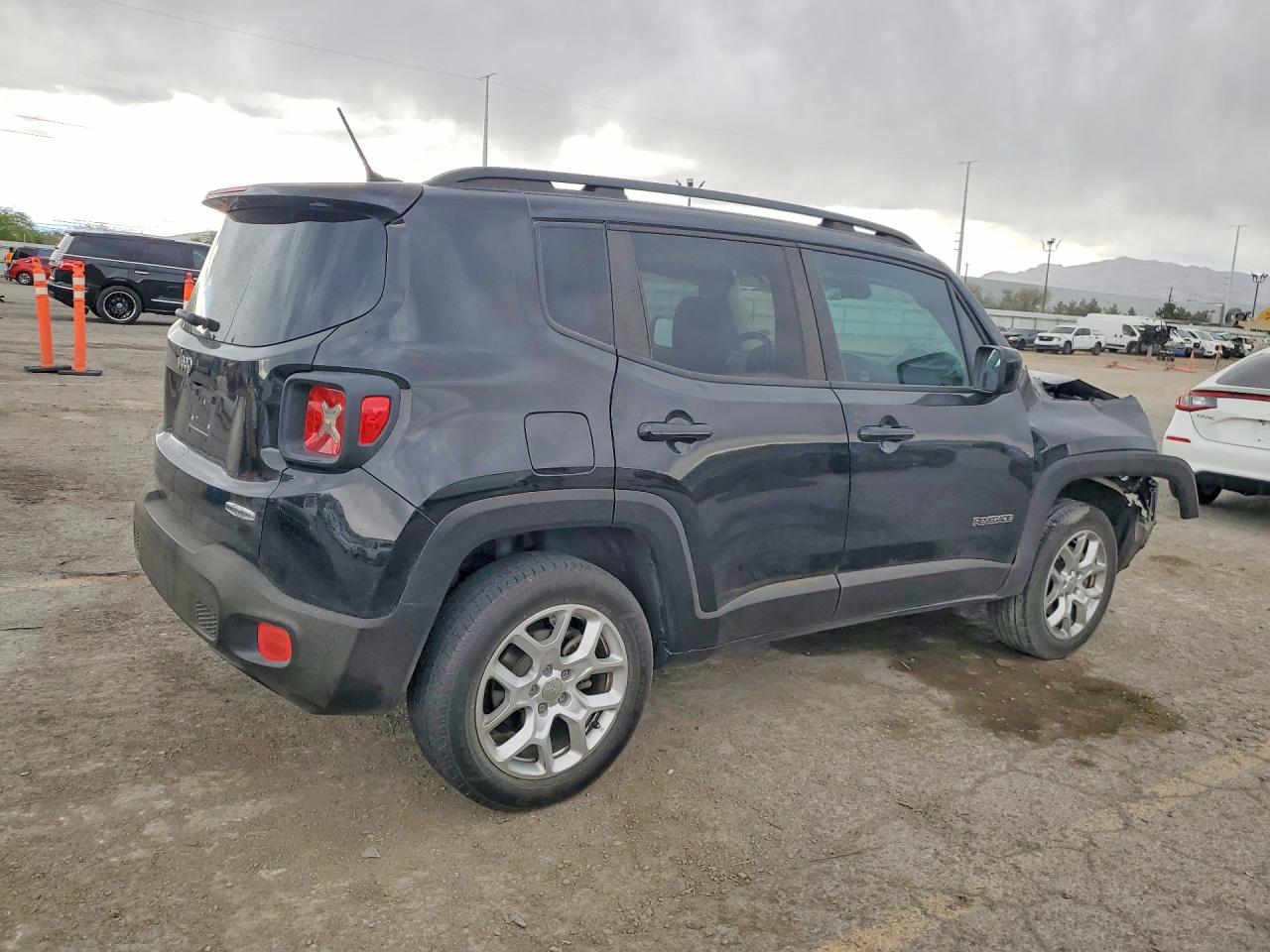 2015 JEEP RENEGADE LATITUDE photo 3