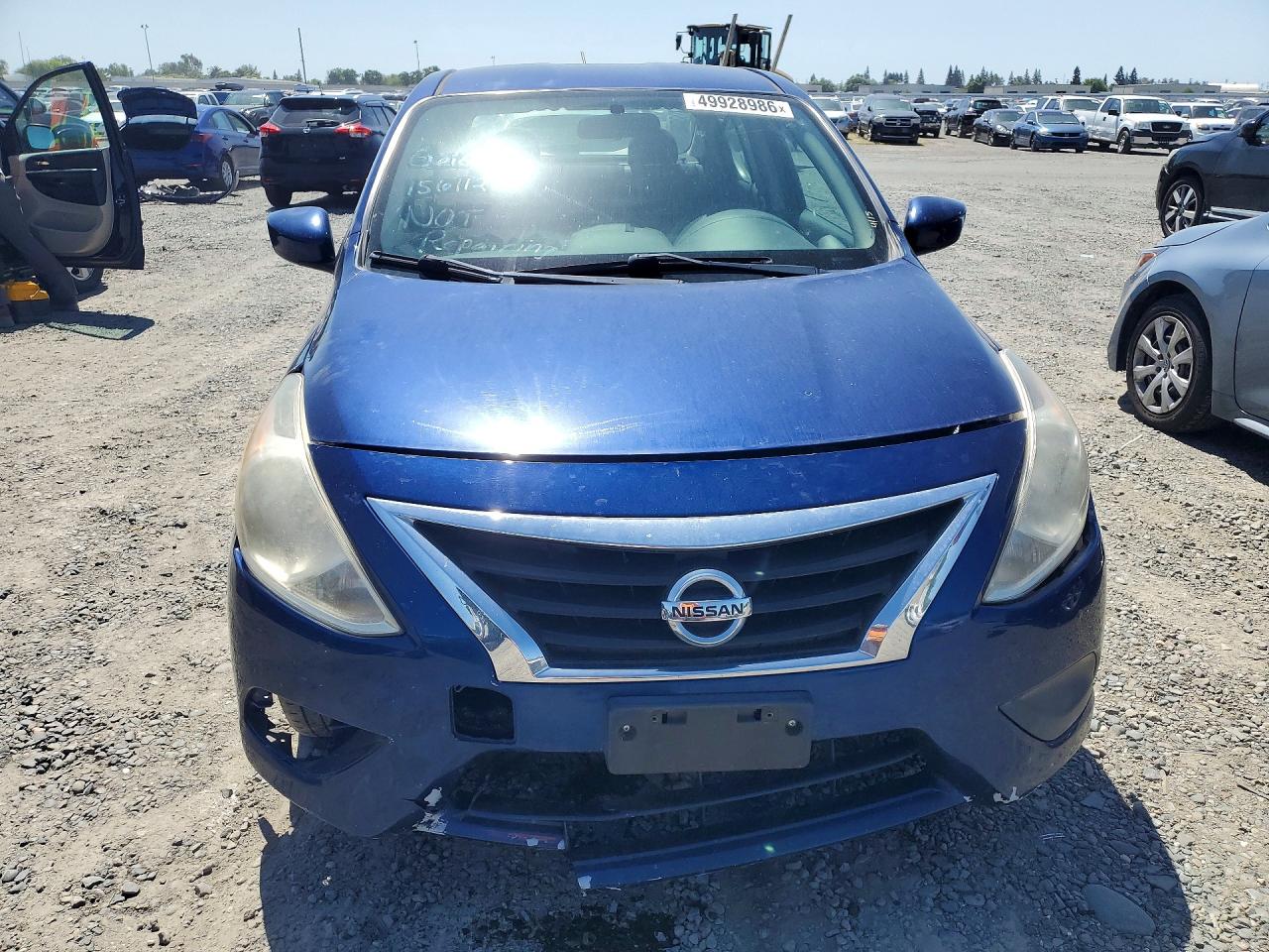 2018 NISSAN VERSA SV photo 9