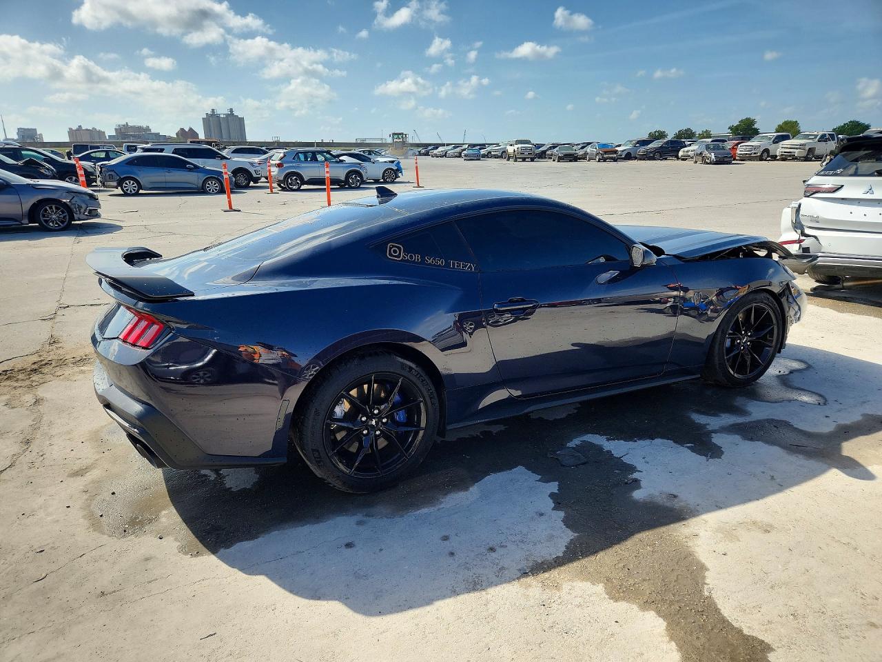2024 FORD MUSTANG DARK HORSE photo 3