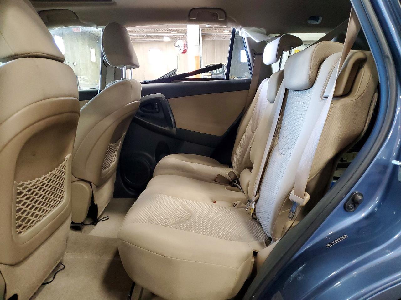 2011 TOYOTA RAV4 BASE photo 31