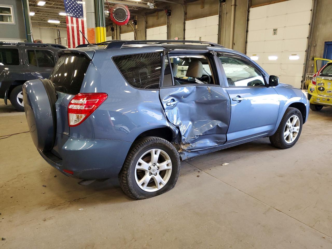 2011 TOYOTA RAV4 BASE photo 7
