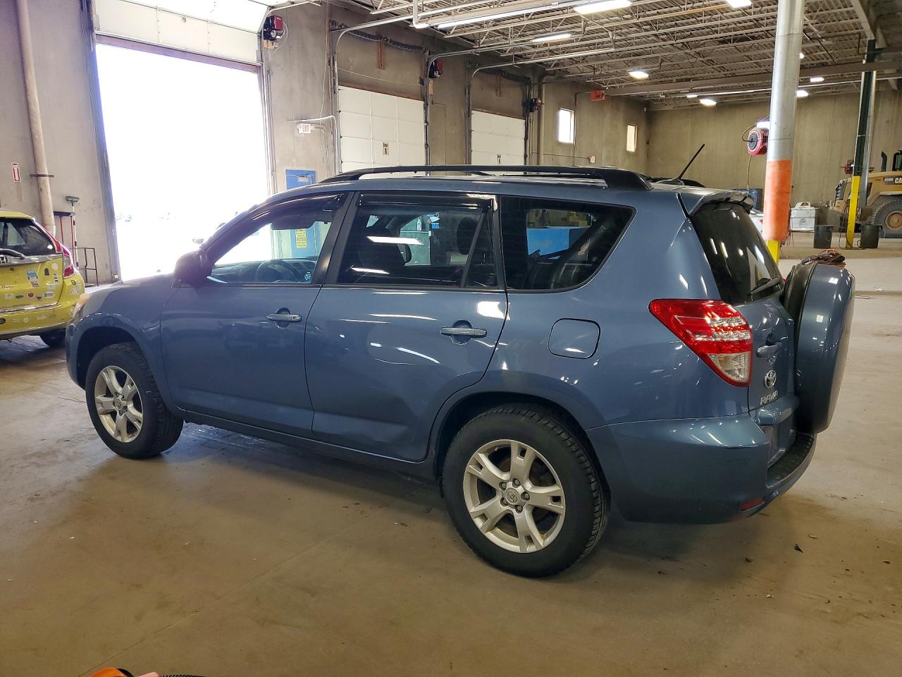 2011 TOYOTA RAV4 BASE photo 4