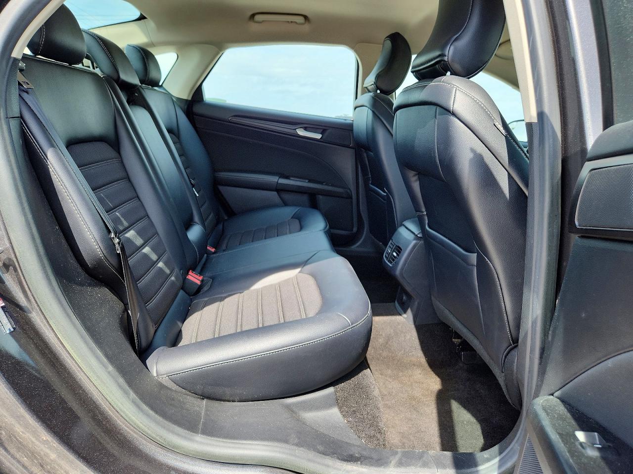 2018 FORD FUSION SE photo 19