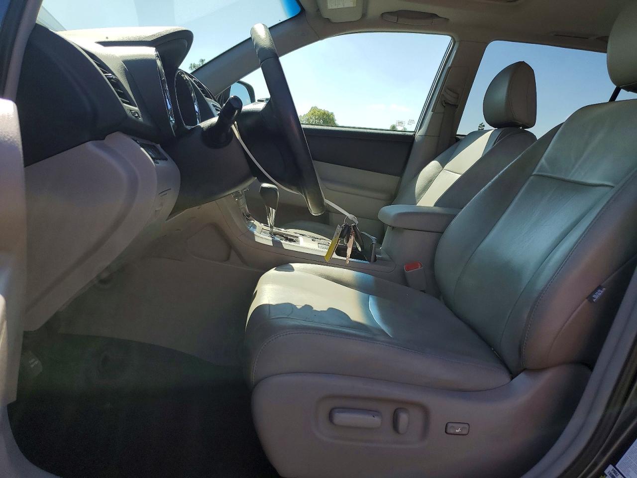 2013 TOYOTA HIGHLANDER SE photo 13