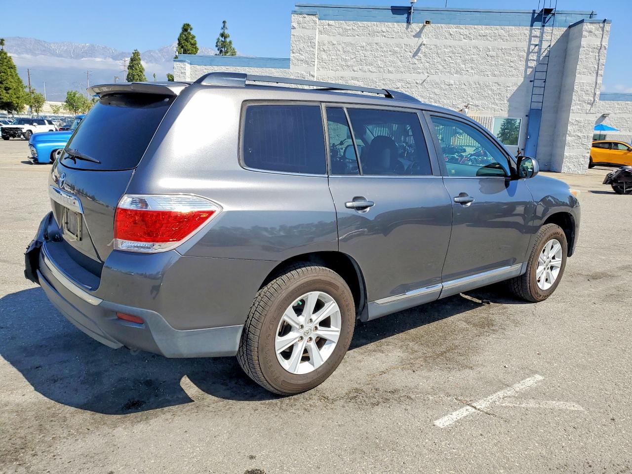 2013 TOYOTA HIGHLANDER SE photo 5