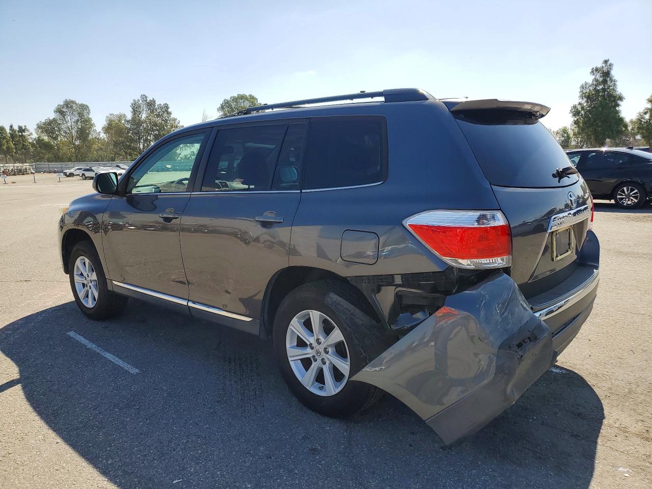 2013 TOYOTA HIGHLANDER SE photo 3