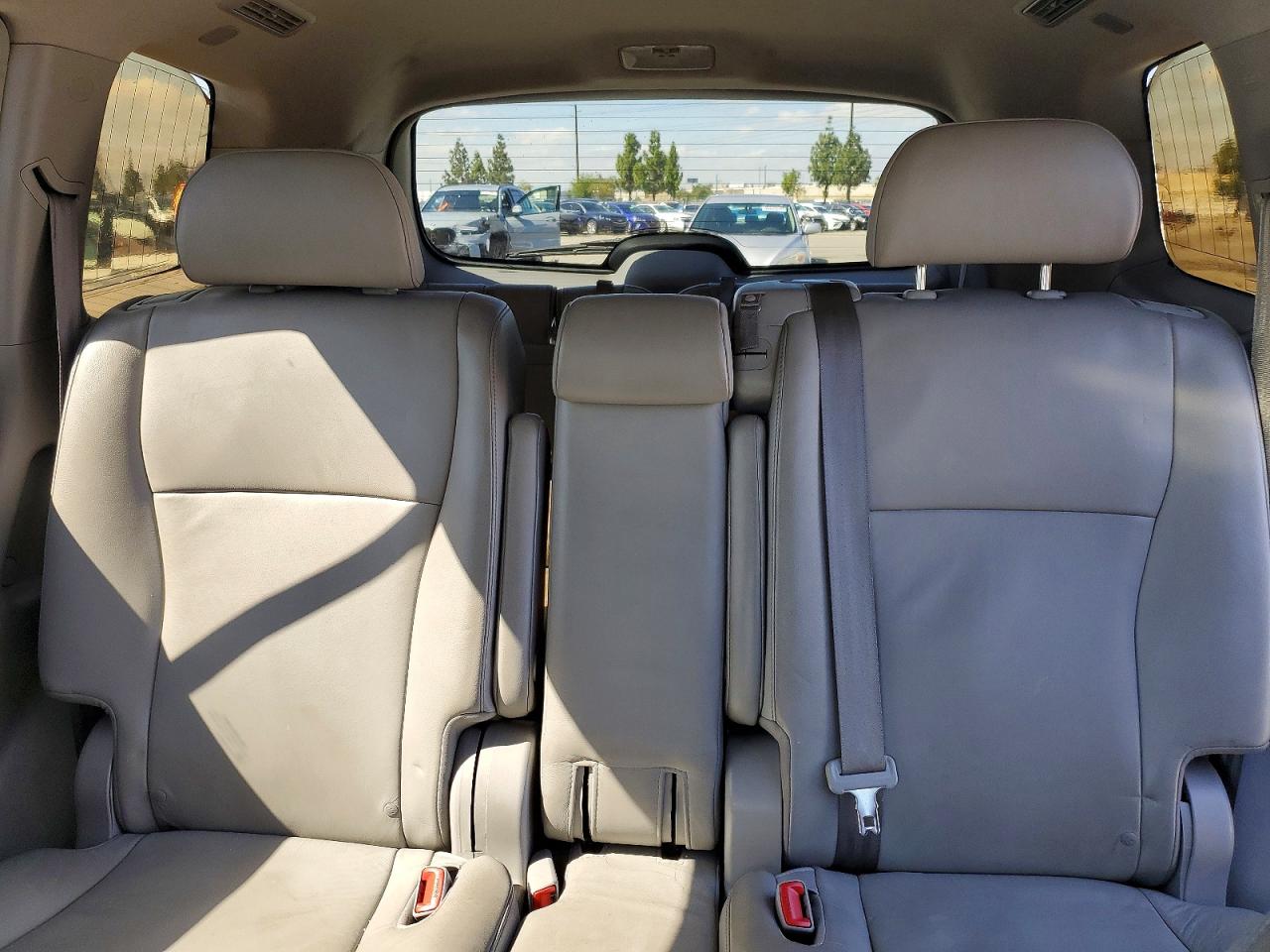 2013 TOYOTA HIGHLANDER SE photo 19