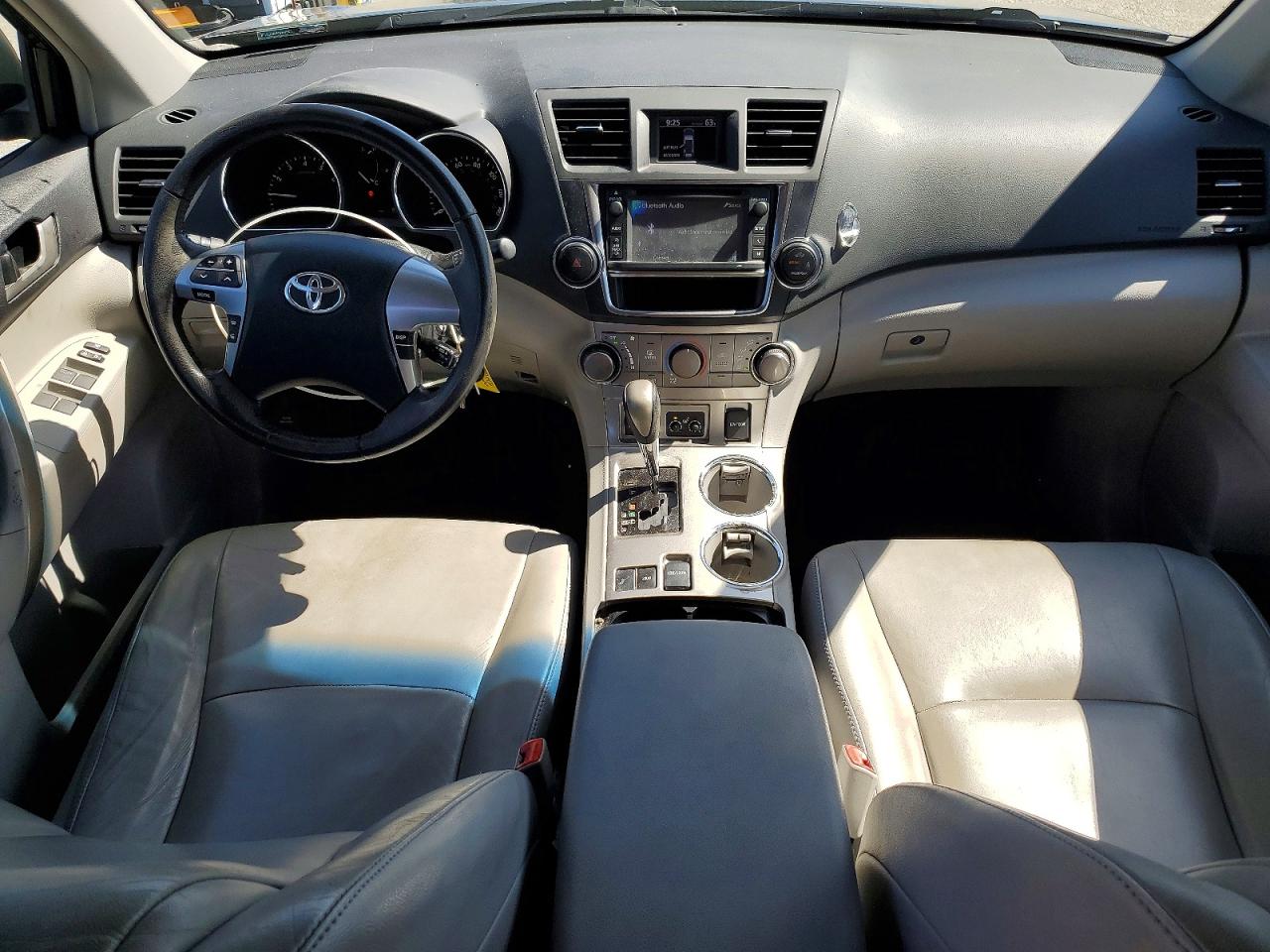 2013 TOYOTA HIGHLANDER SE photo 15