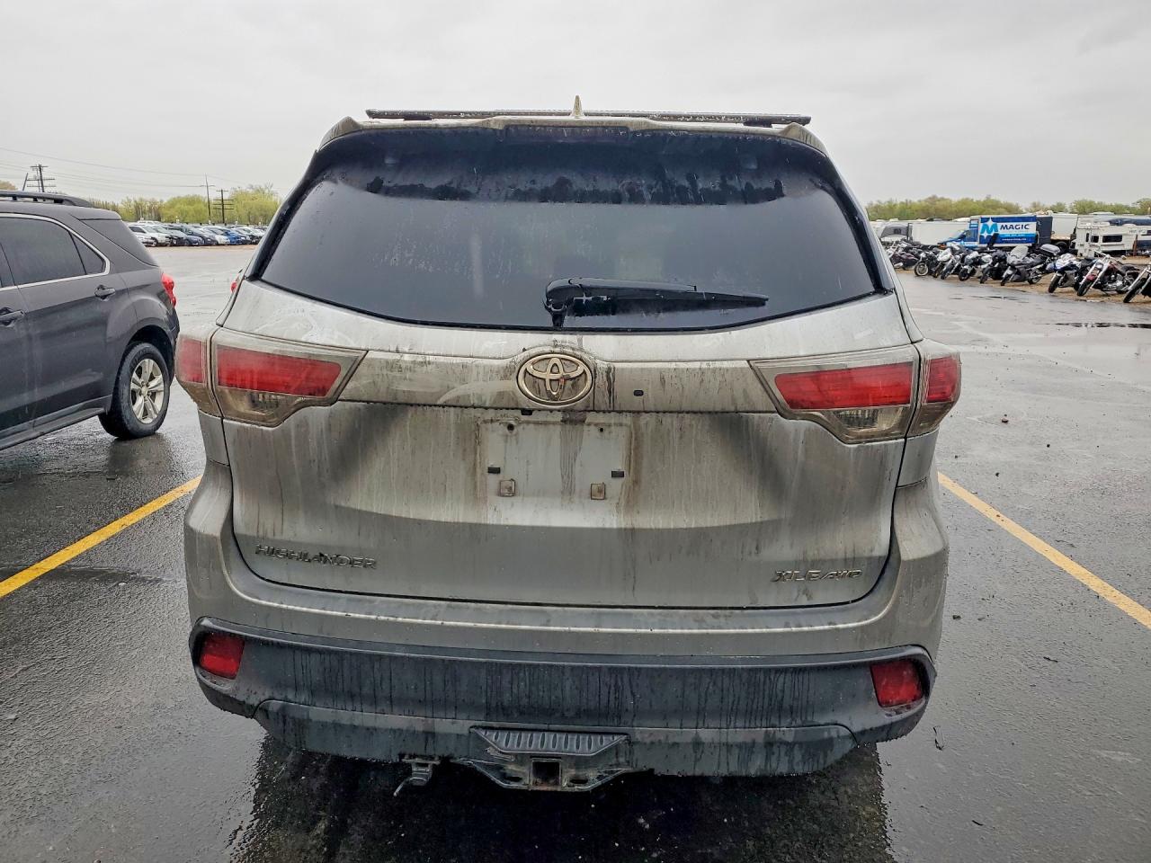 2016 TOYOTA HIGHLANDER XLE photo 6