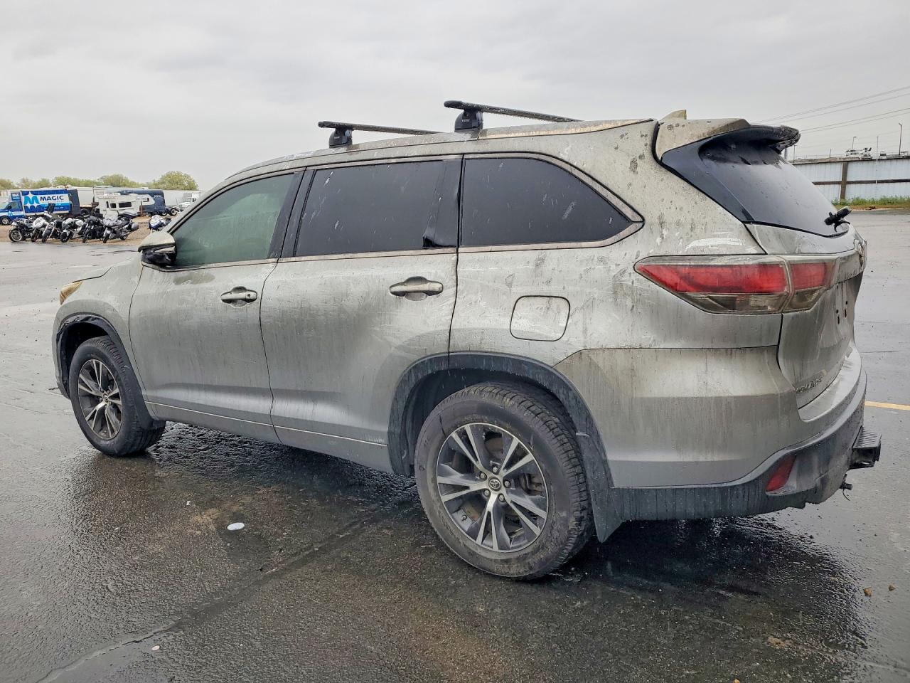 2016 TOYOTA HIGHLANDER XLE photo 2
