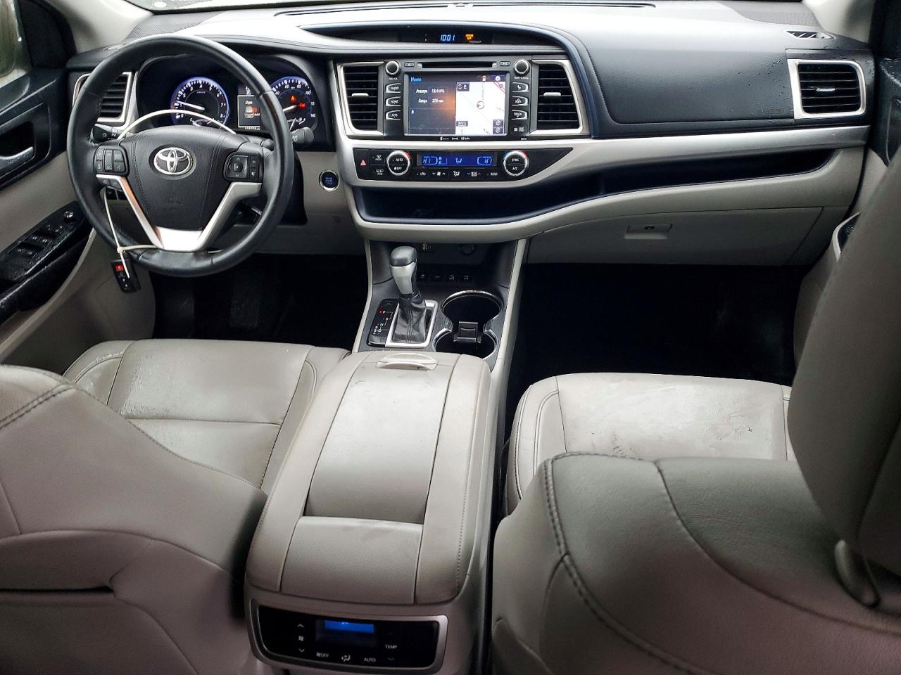 2016 TOYOTA HIGHLANDER XLE photo 8