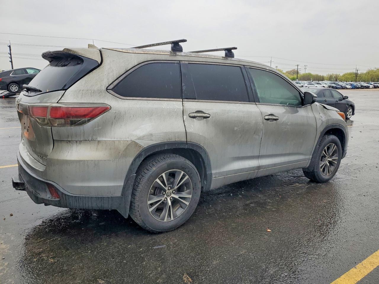 2016 TOYOTA HIGHLANDER XLE photo 3