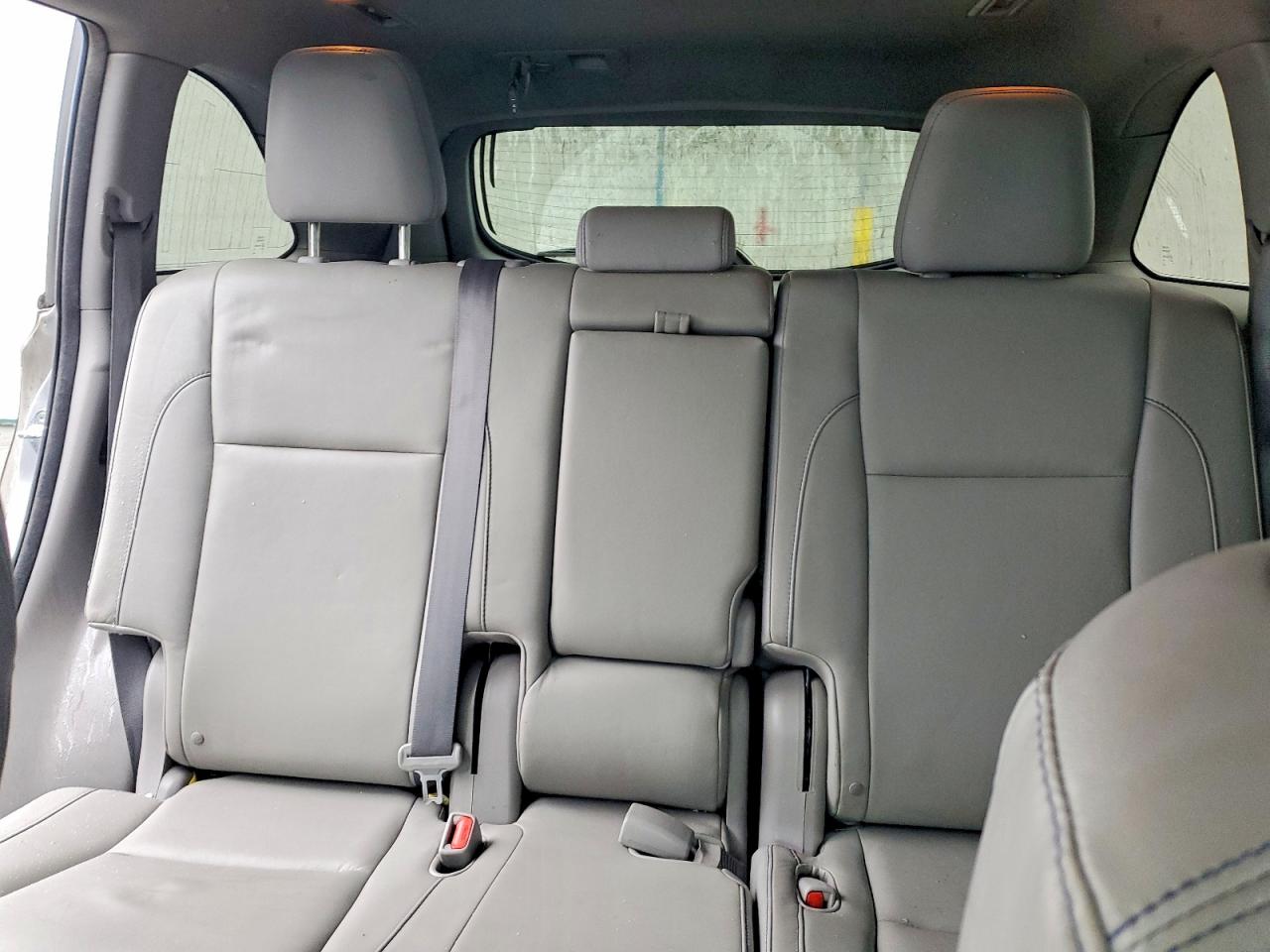 2016 TOYOTA HIGHLANDER XLE photo 10