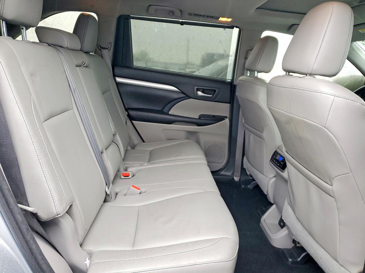 2016 TOYOTA HIGHLANDER XLE photo 11