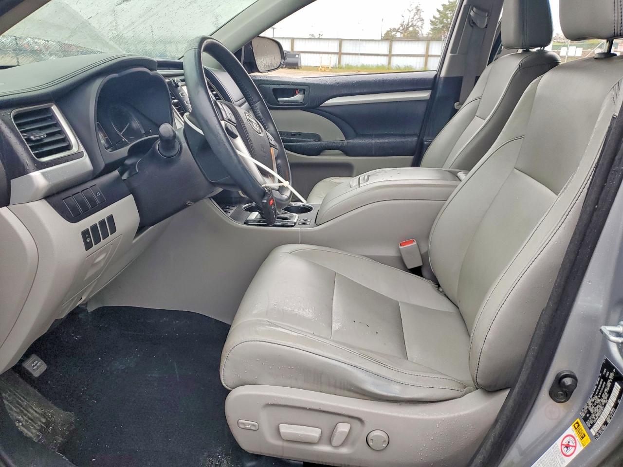 2016 TOYOTA HIGHLANDER XLE photo 7