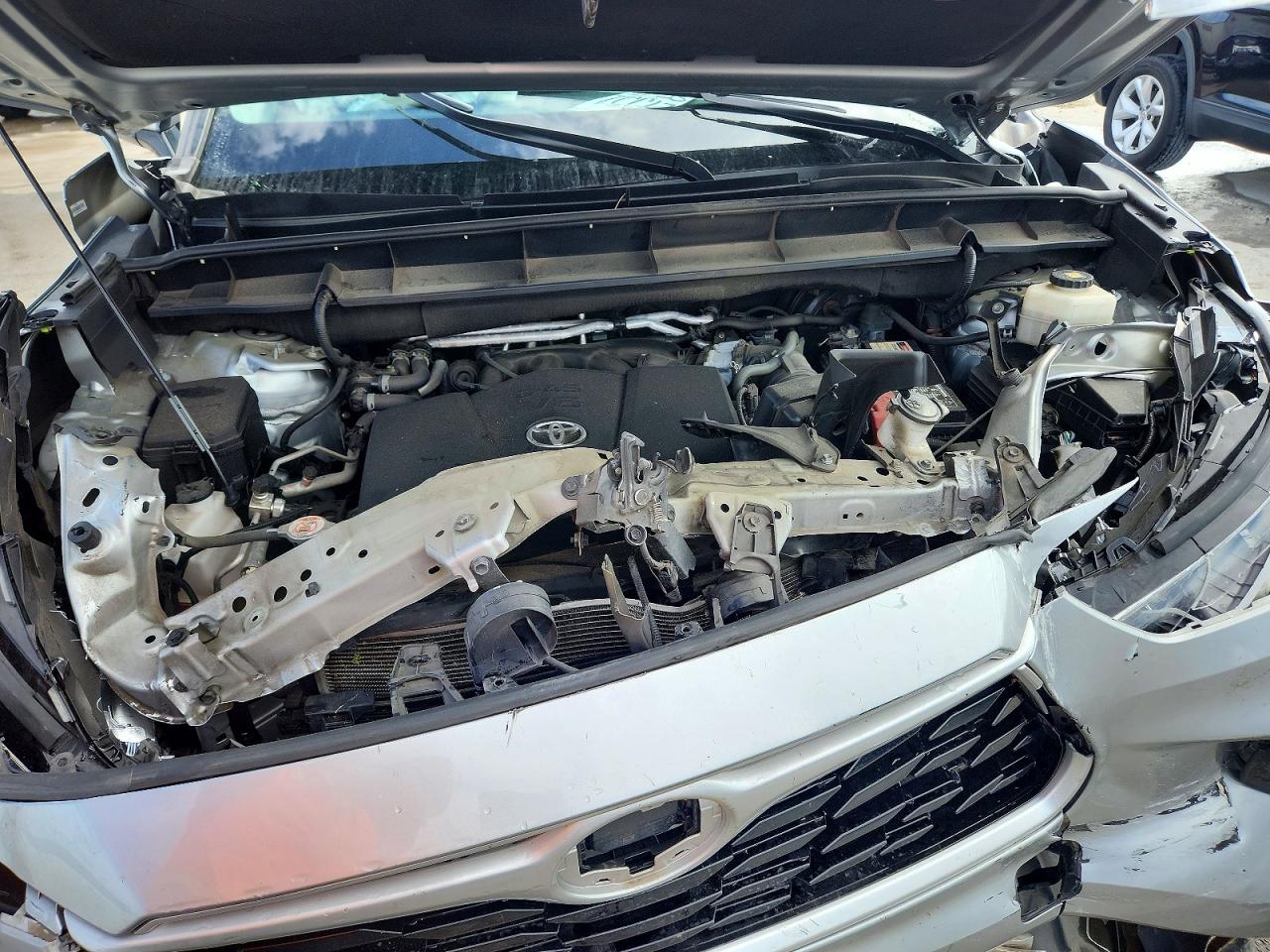 2021 TOYOTA HIGHLANDER XLE photo 11