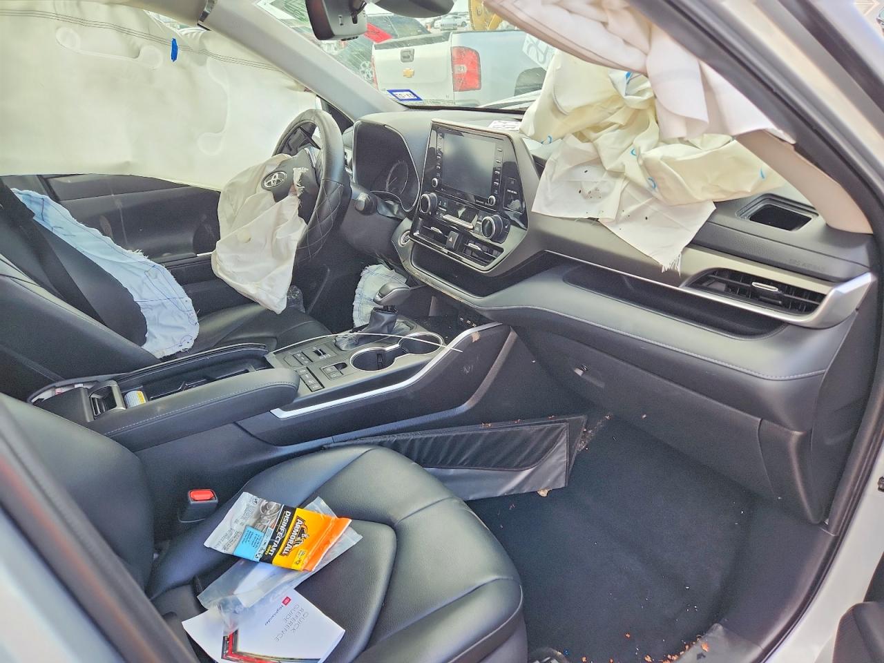 2021 TOYOTA HIGHLANDER XLE photo 8