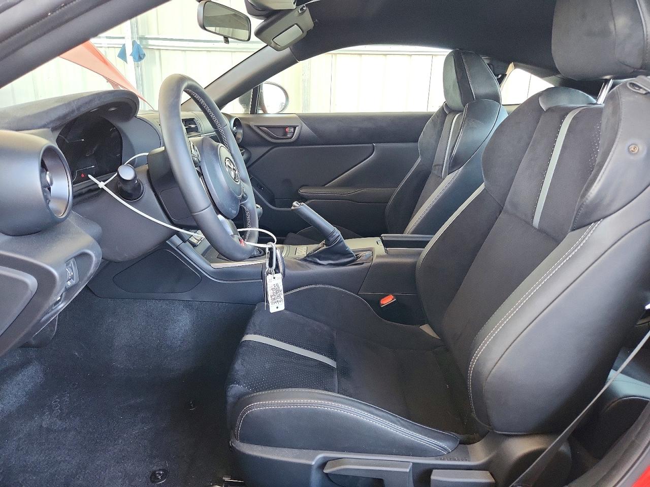 2025 TOYOTA GR 86 PREMIUM photo 13