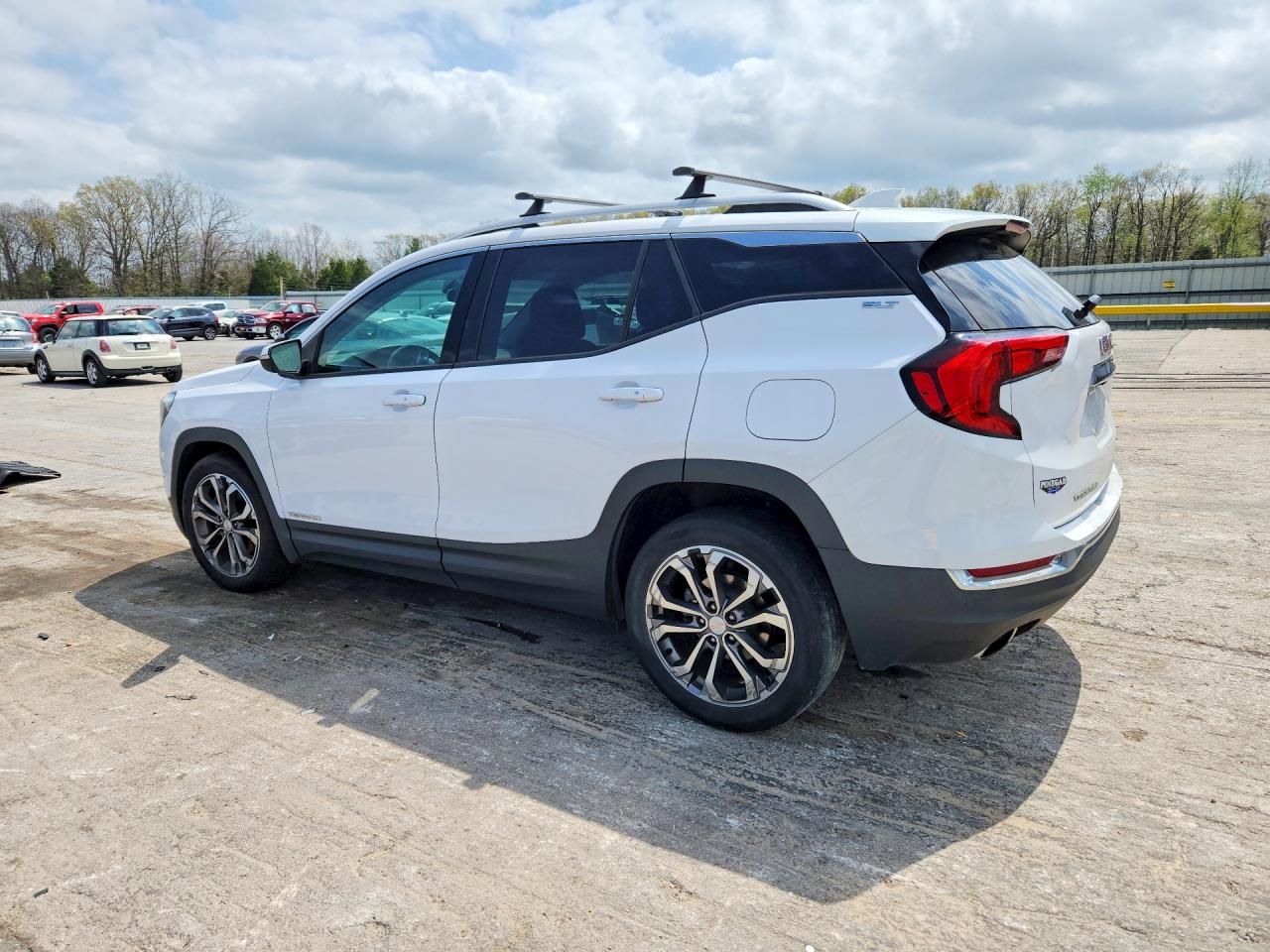 2019 GMC TERRAIN SLT photo 2