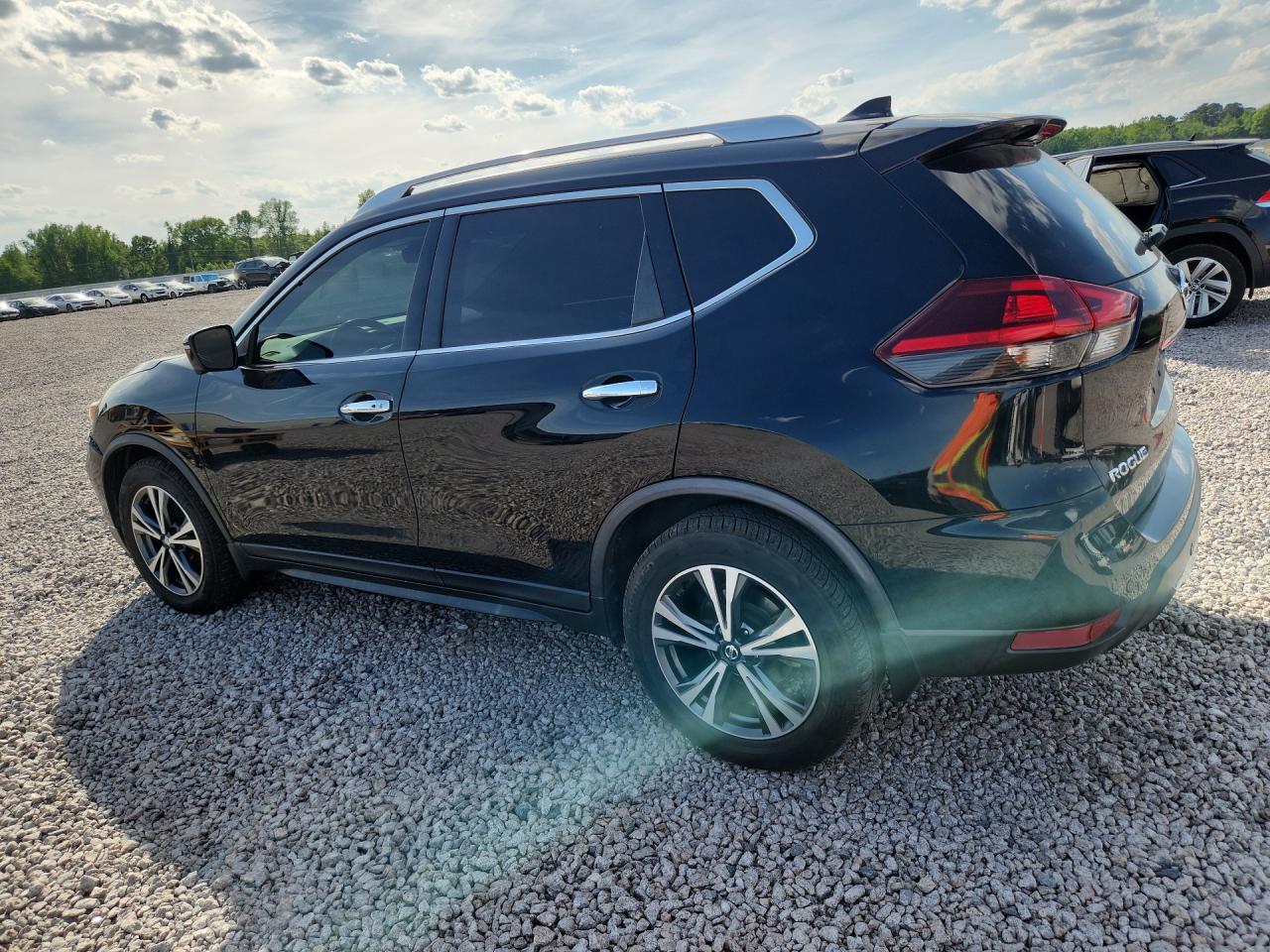 2019 NISSAN ROGUE SV photo 2
