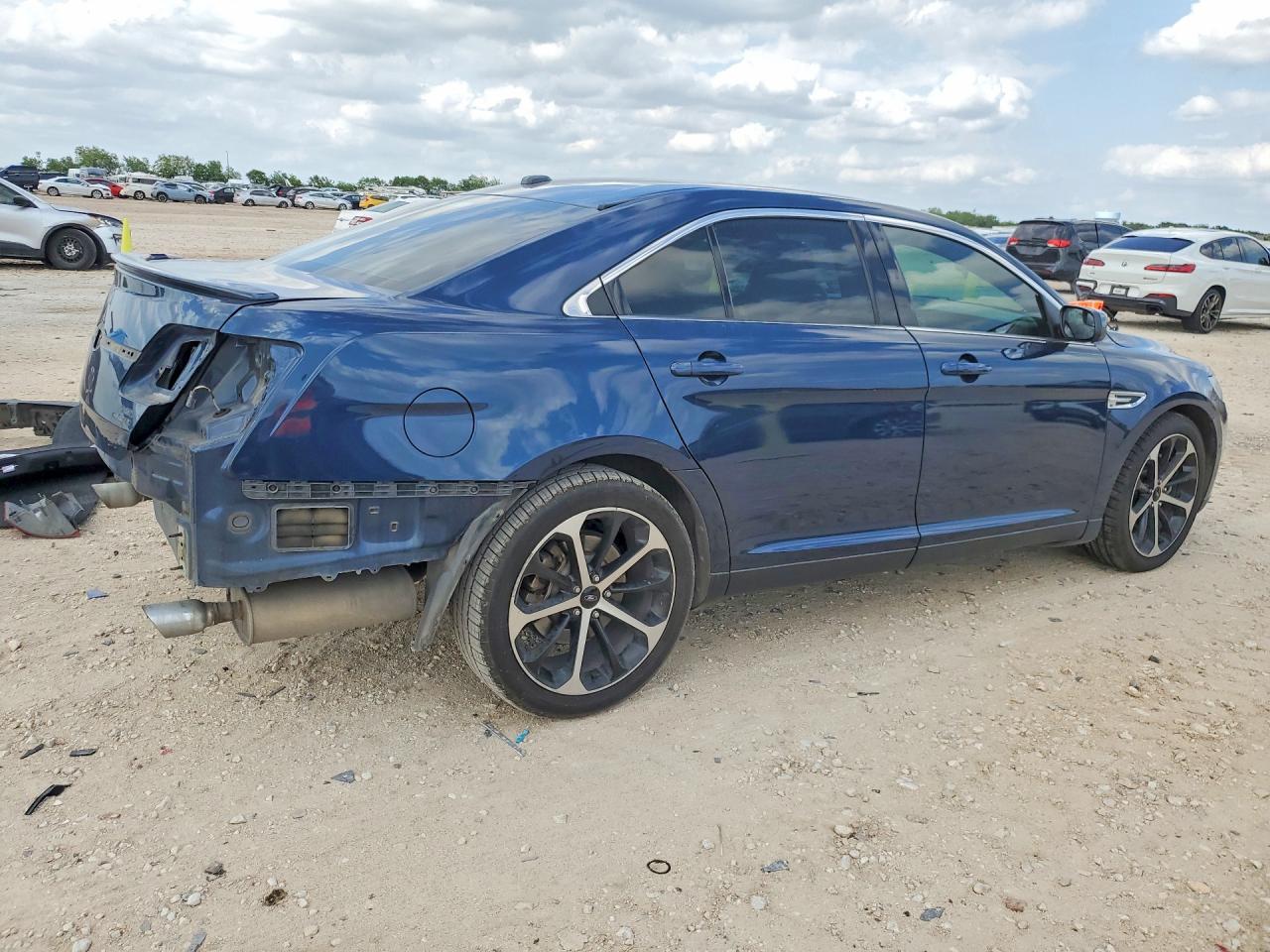 2016 FORD TAURUS SEL photo 5