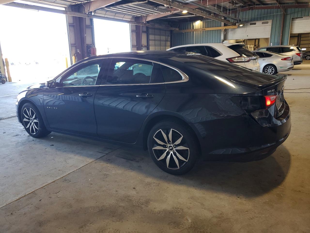 2017 CHEVROLET MALIBU LT photo 2