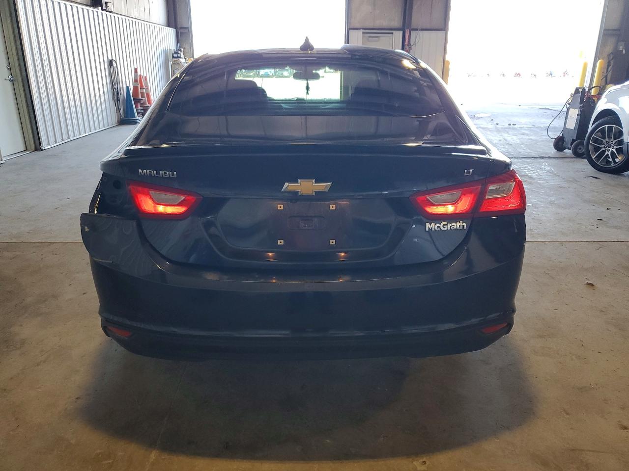 2017 CHEVROLET MALIBU LT photo 6
