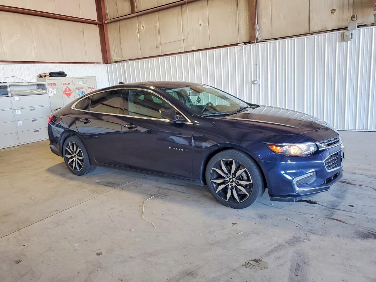 2017 CHEVROLET MALIBU LT photo 4