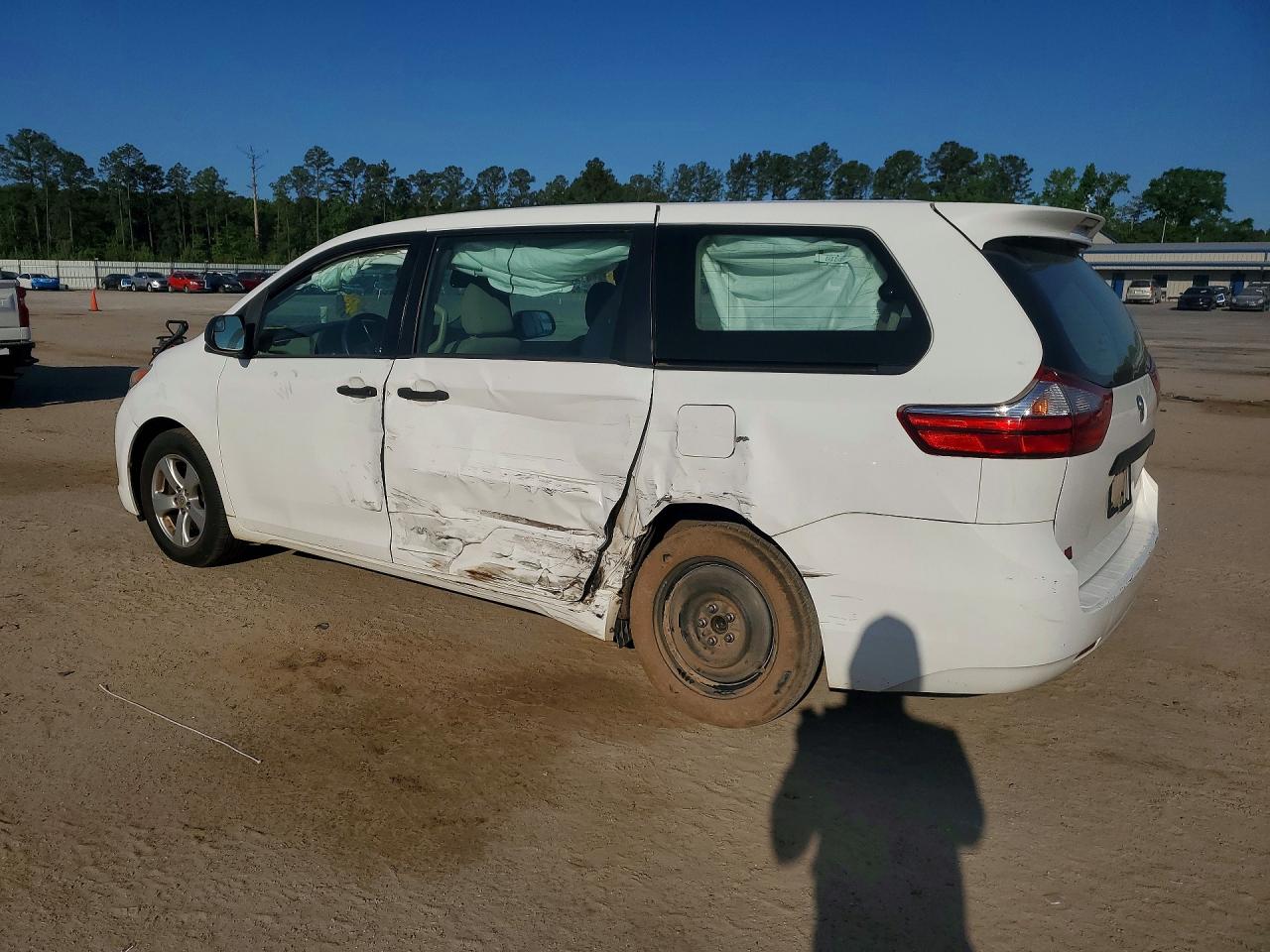 2016 TOYOTA SIENNA L 7-PASSENGER photo 2