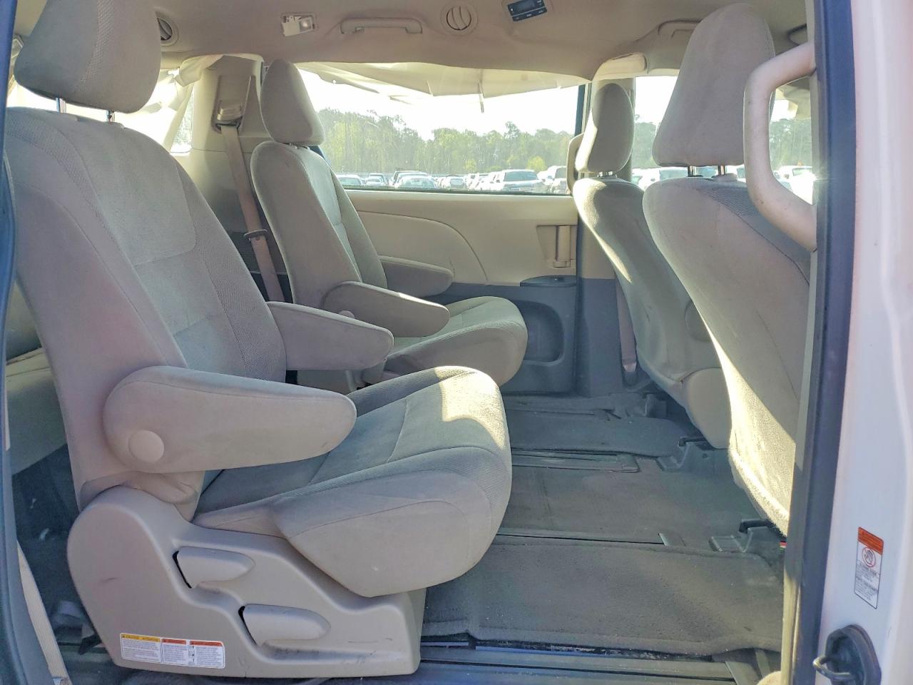 2016 TOYOTA SIENNA L 7-PASSENGER photo 11