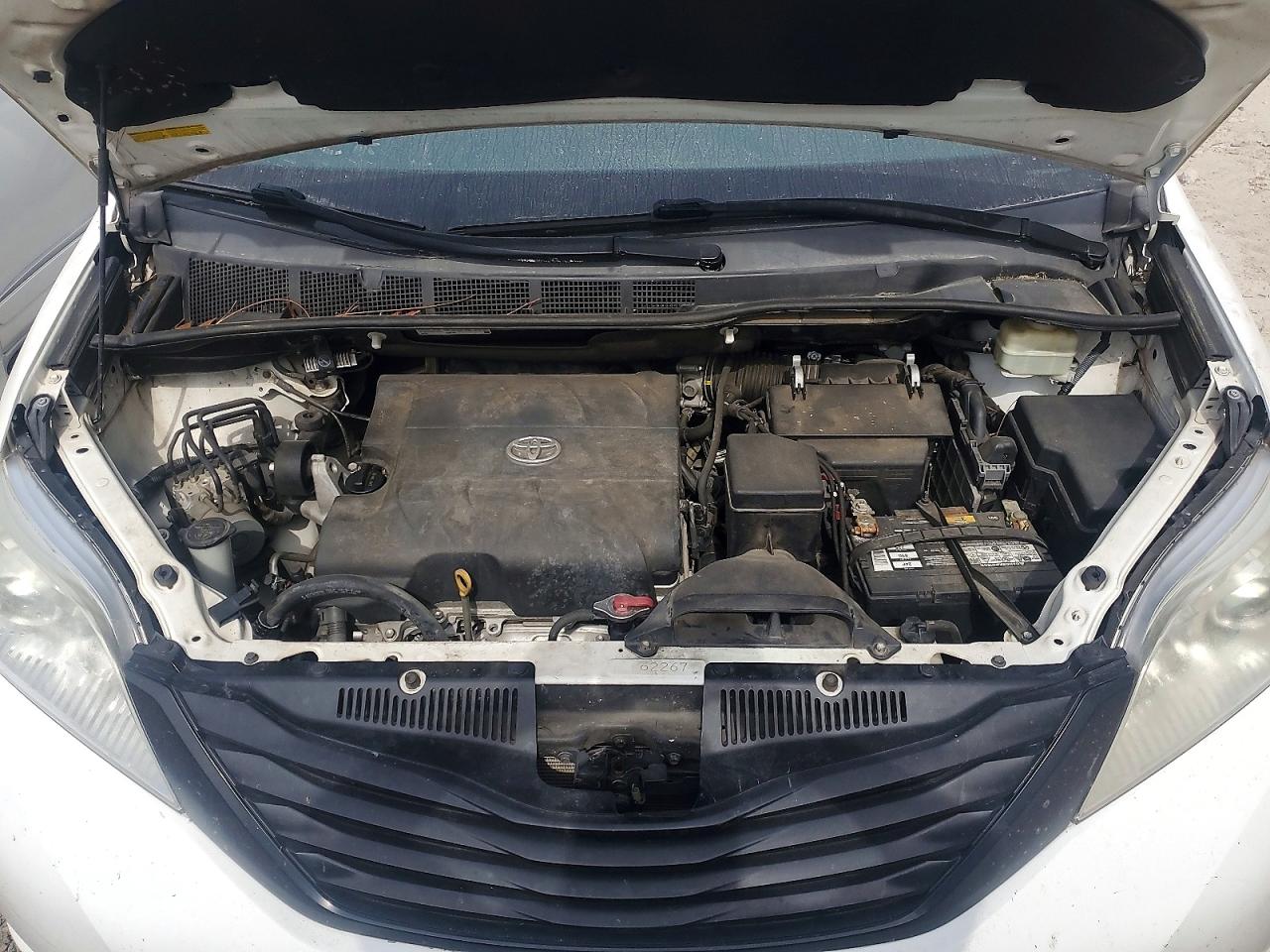 2016 TOYOTA SIENNA L 7-PASSENGER photo 12