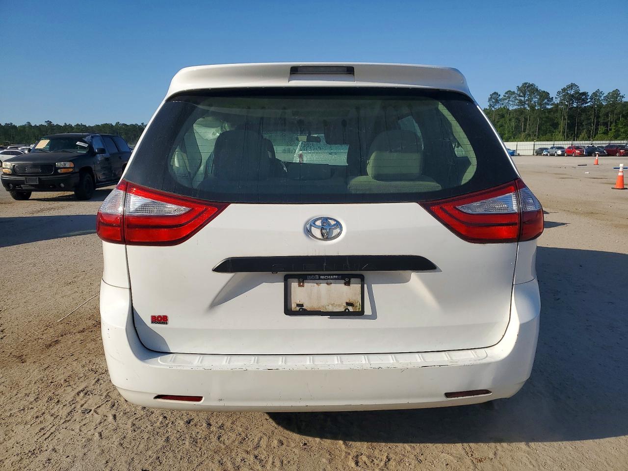 2016 TOYOTA SIENNA L 7-PASSENGER photo 6