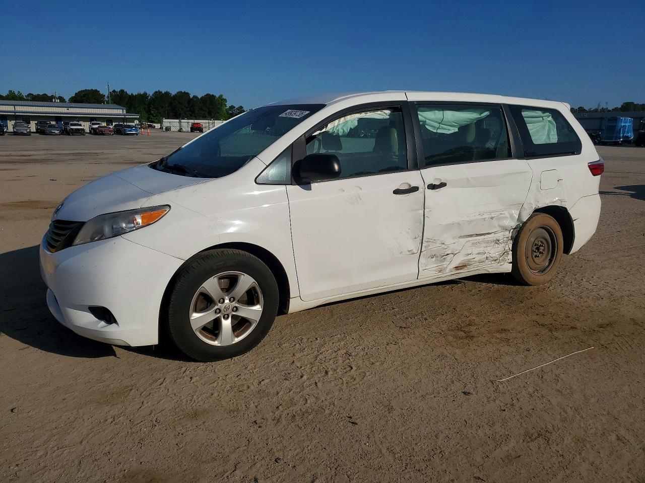 2016 TOYOTA SIENNA