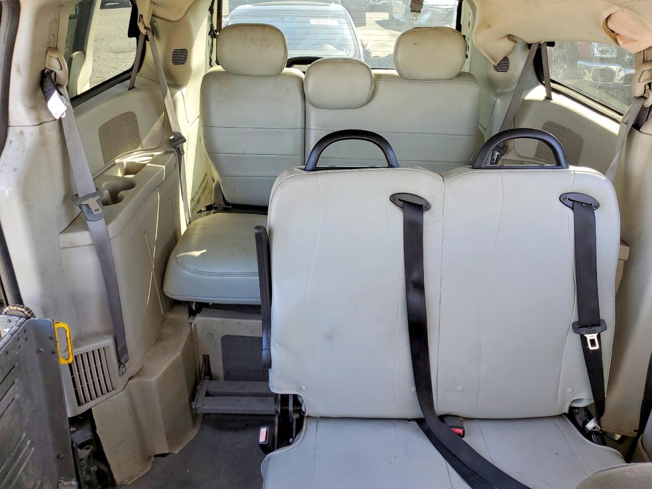 2010 DODGE GRAND CARAVAN photo 19