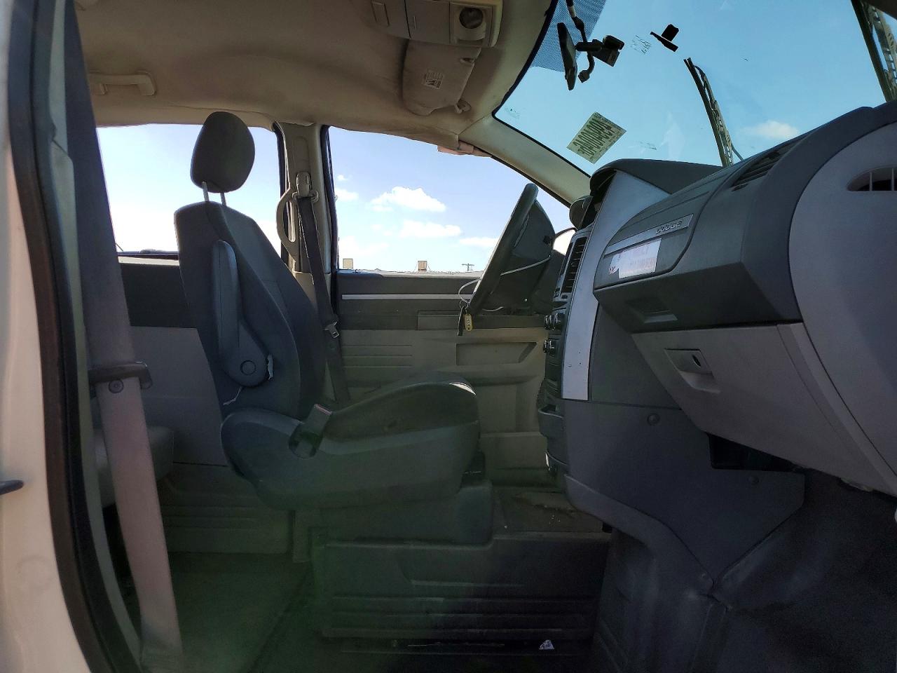 2010 DODGE GRAND CARAVAN photo 13