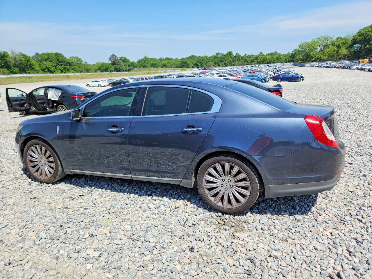 2013 LINCOLN MKS photo 2