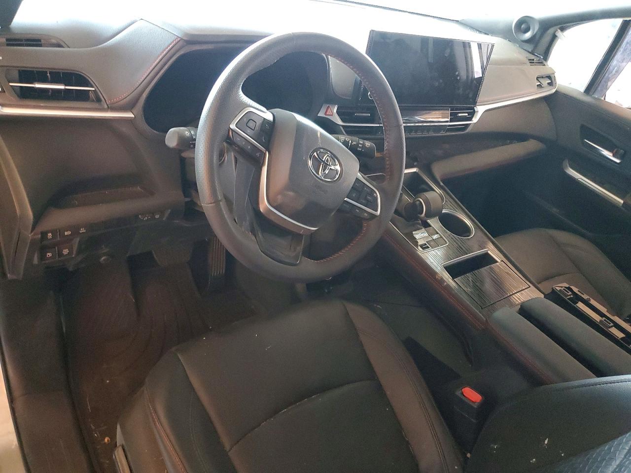 2025 TOYOTA SIENNA XSE photo 15