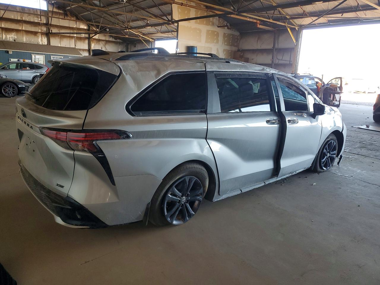 2025 TOYOTA SIENNA XSE photo 5