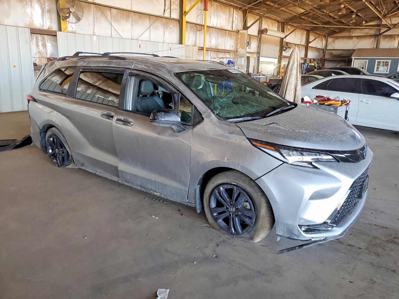 2025 TOYOTA SIENNA XSE photo 7