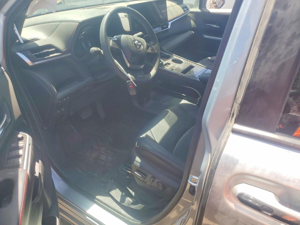 2025 TOYOTA SIENNA XSE photo 13