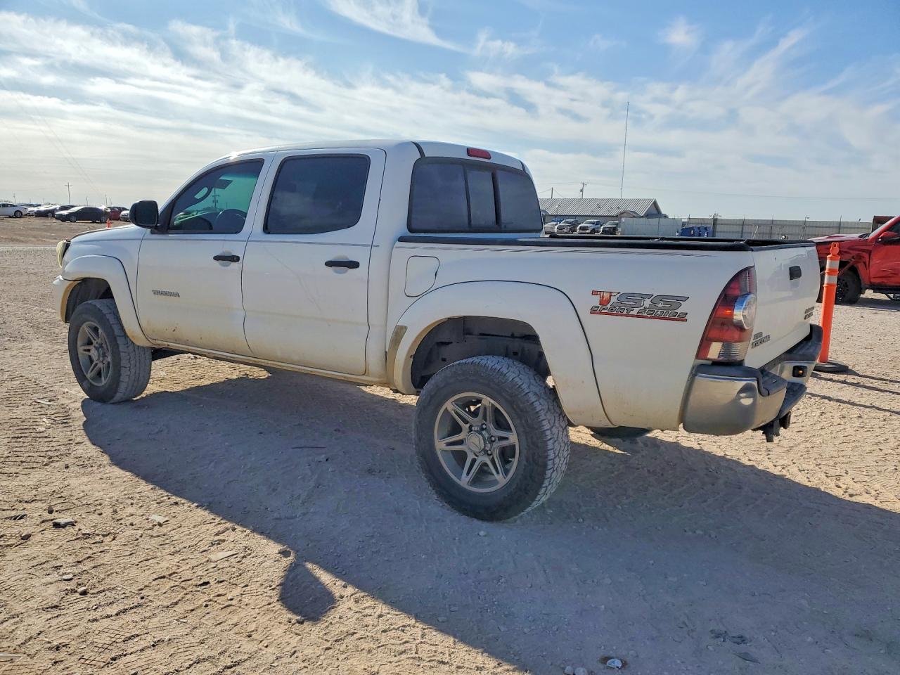 2013 TOYOTA TACOMA photo 4