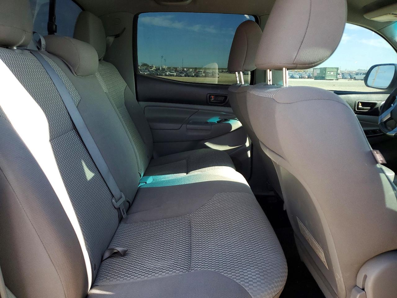 2013 TOYOTA TACOMA photo 28