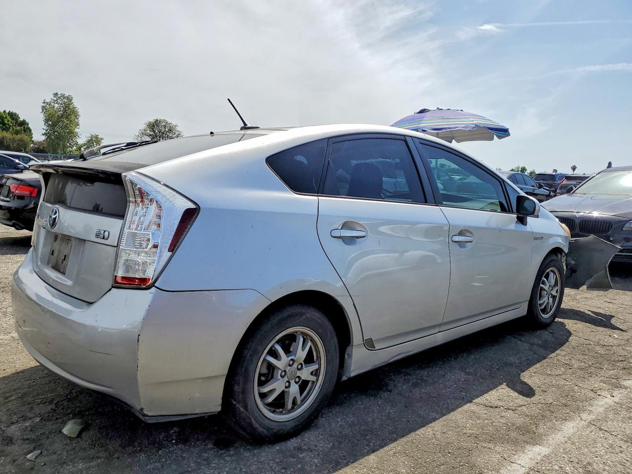 2010 TOYOTA PRIUS III photo 5