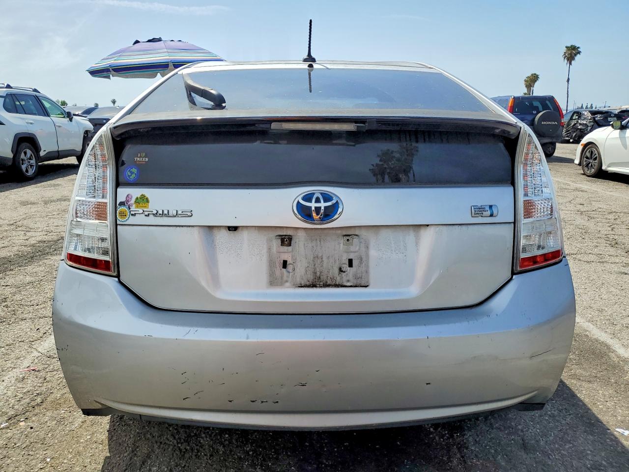 2010 TOYOTA PRIUS III photo 11