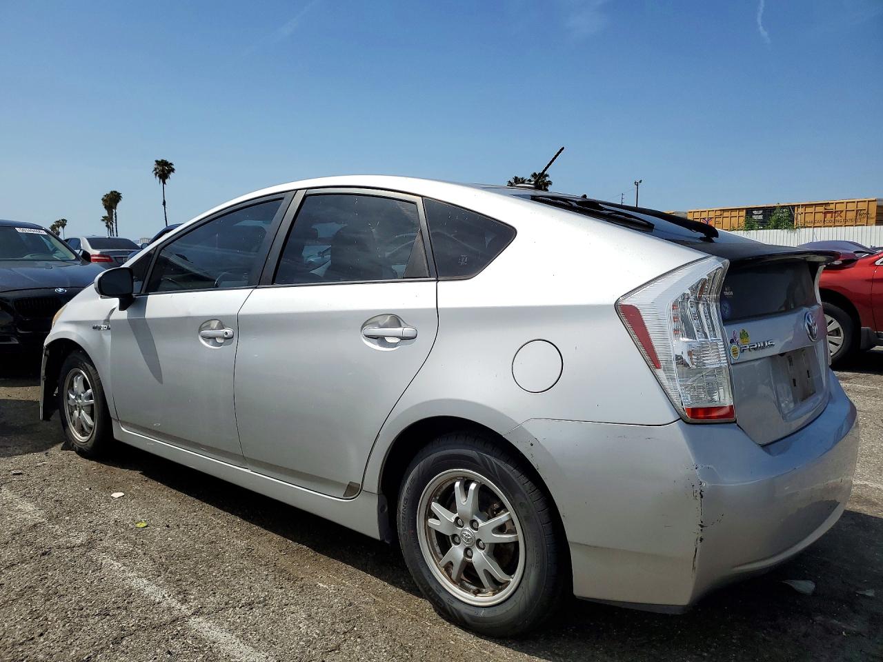 2010 TOYOTA PRIUS III photo 3