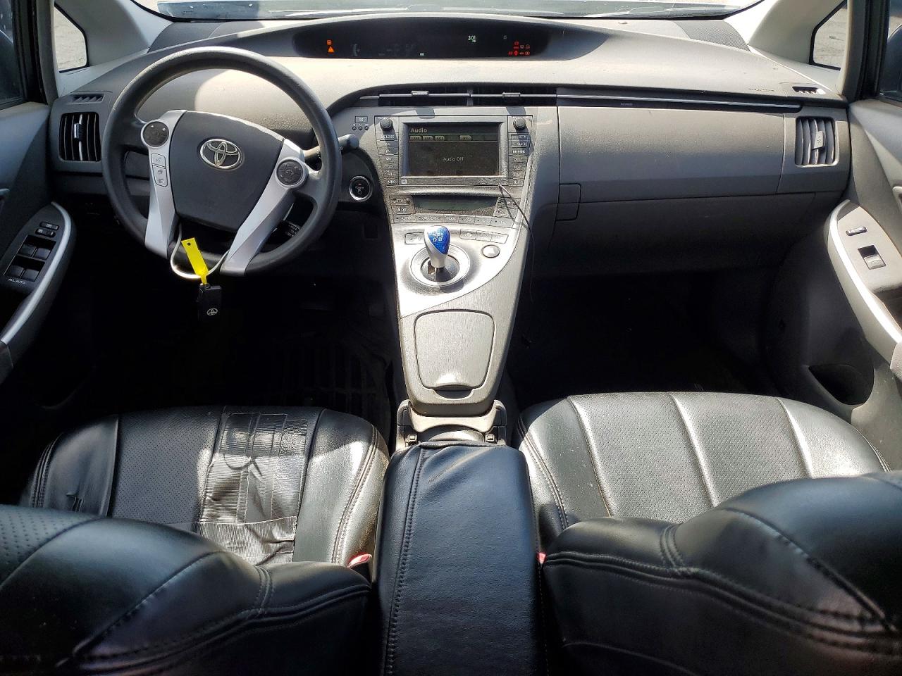2010 TOYOTA PRIUS III photo 15