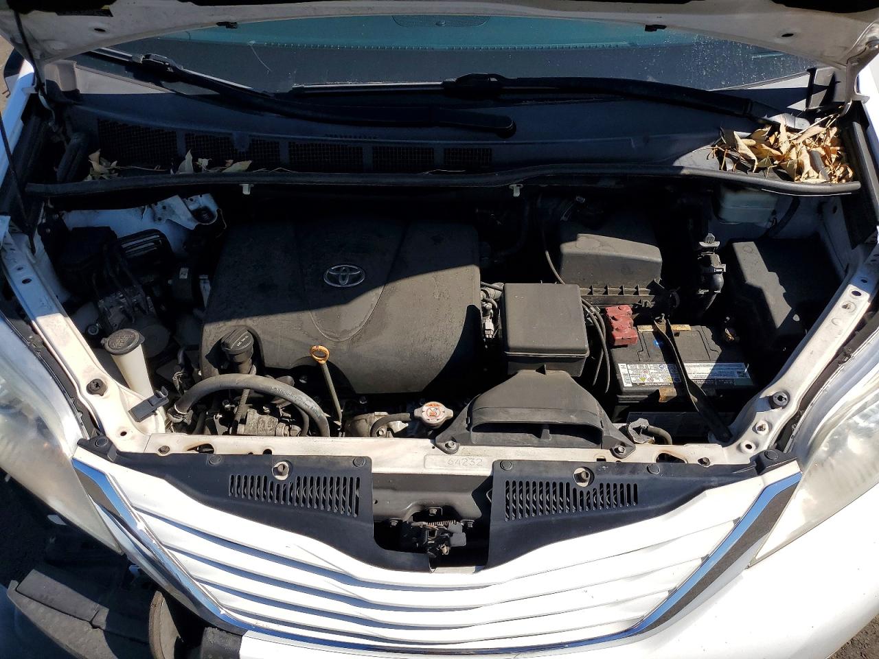 2017 TOYOTA SIENNA LE photo 23