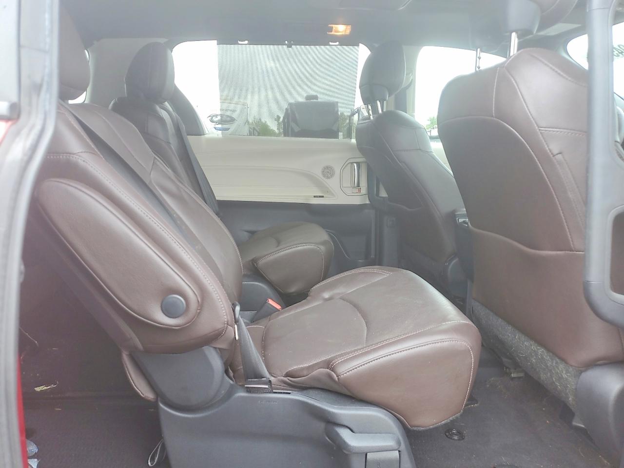 2021 TOYOTA SIENNA PLATINUM 7-PASSENGER photo 28