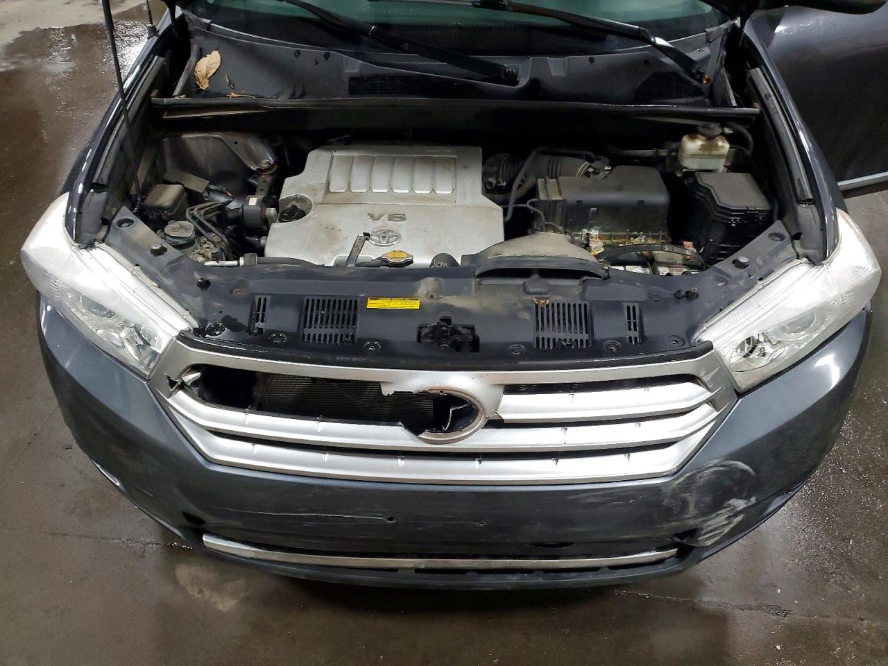 2012 TOYOTA HIGHLANDER BASE photo 12